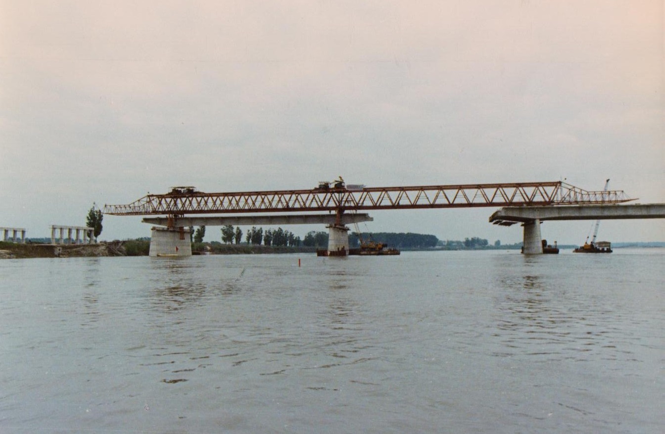 Il ponte dell’autostrada A21 sul Po a Castelvetro