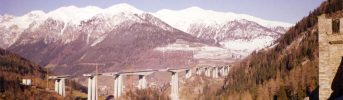 Il viadotto ed il paesaggio - Vista complessiva del viadotto in costruzione inserito nel paesaggio alpino e terminato in 28 mesi