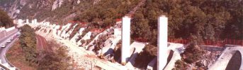 Getto delle pile - Pile di altezza tra 30 m e 55 m costruite utilizzando casseri mobili e pozzi di fondazione realizzati per stabilizzare il terreno circostante