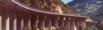 Il viadotto - Vista dal versante del viadotto nella tratta di autostrada tra Bolzano e Chiusa