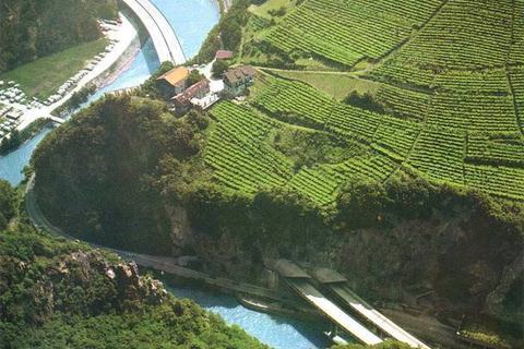 Passaggio impegnativo a Nord di Bolzano - La sequenza viadotto Renon (295 m) - Galleria Chiusalta (236 m) - Viadotto Collepietra (327m) per superare un gomito nella valle dell’Isarco