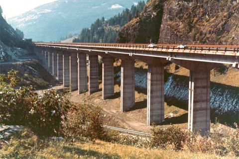Viadotto ultimato - Tratto finale dell'autostrada nella tratta tra Colle Isarco e Brennero